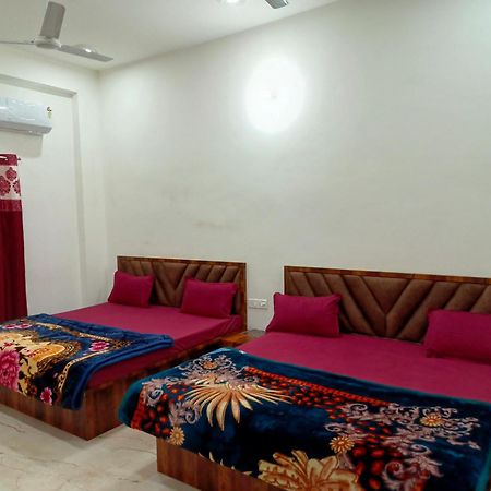Shri Girraj Residency Hotel Mathura Buitenkant foto