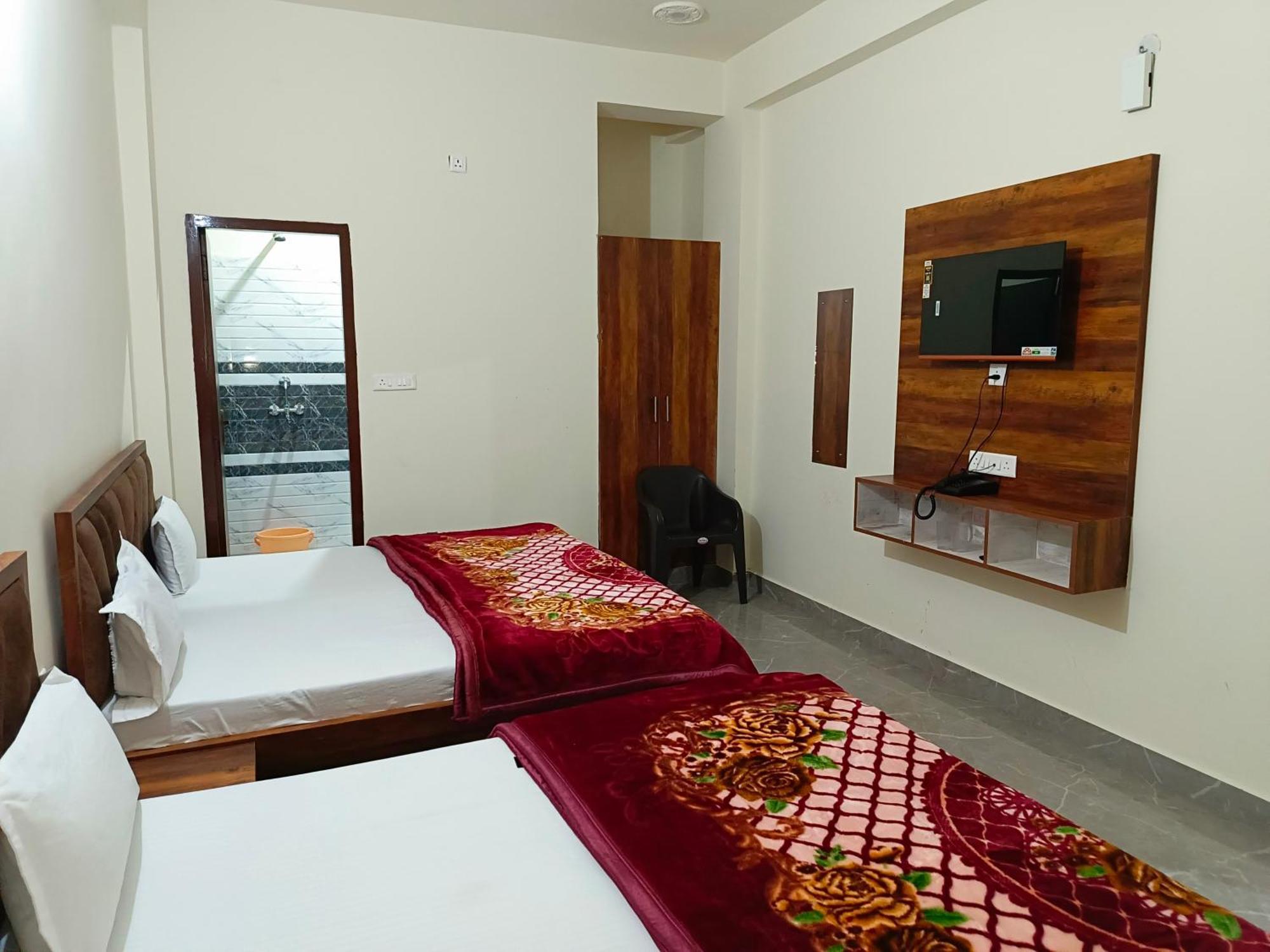 Shri Girraj Residency Hotel Mathura Buitenkant foto