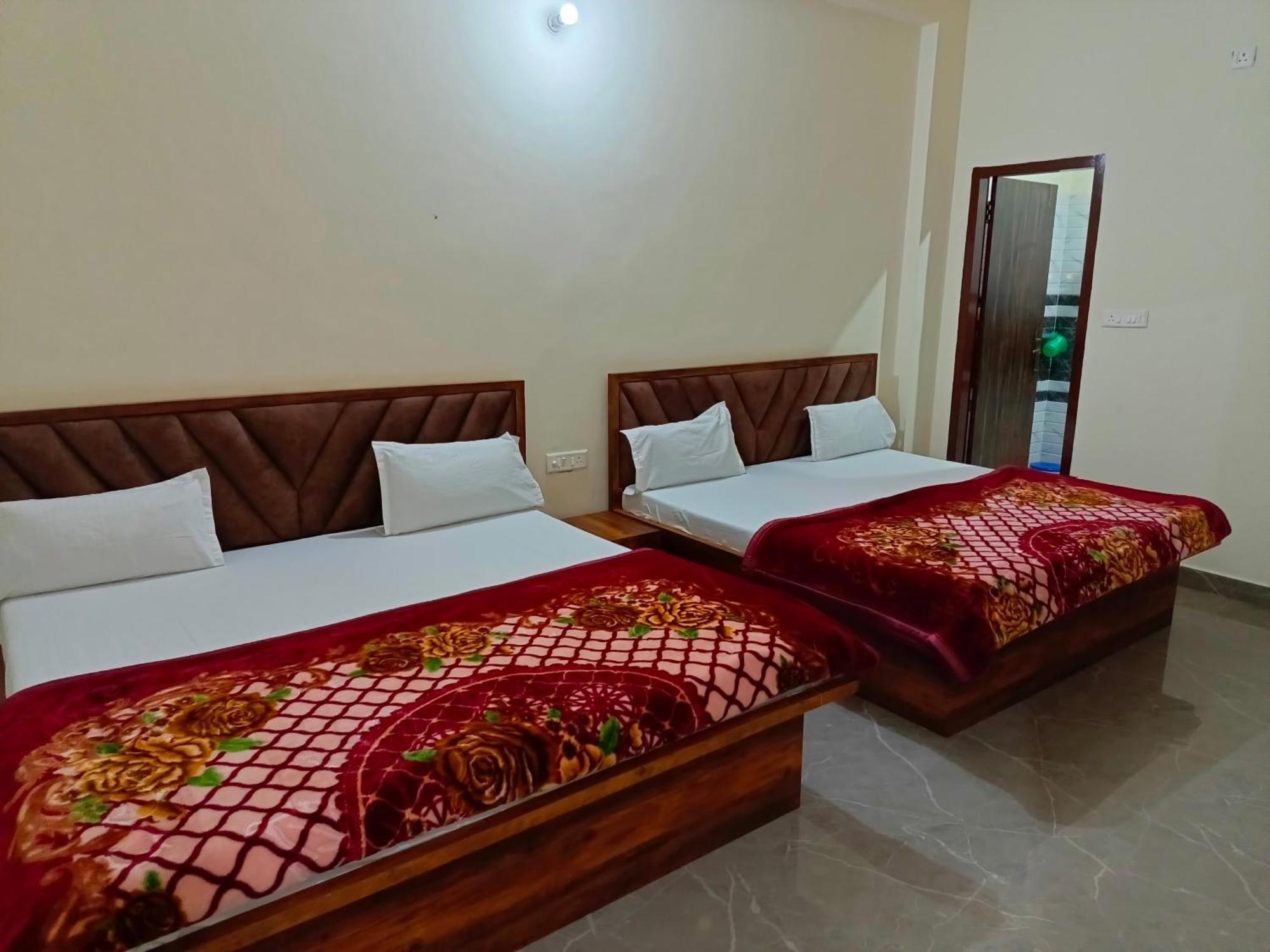 Shri Girraj Residency Hotel Mathura Buitenkant foto