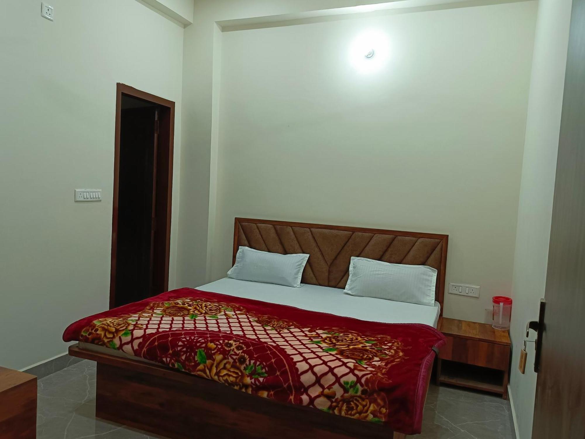 Shri Girraj Residency Hotel Mathura Buitenkant foto