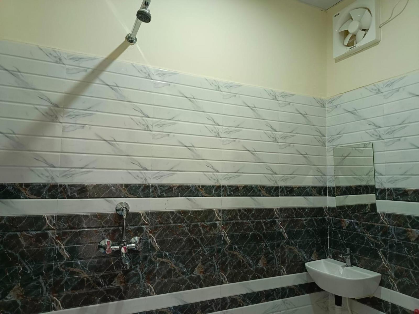 Shri Girraj Residency Hotel Mathura Buitenkant foto