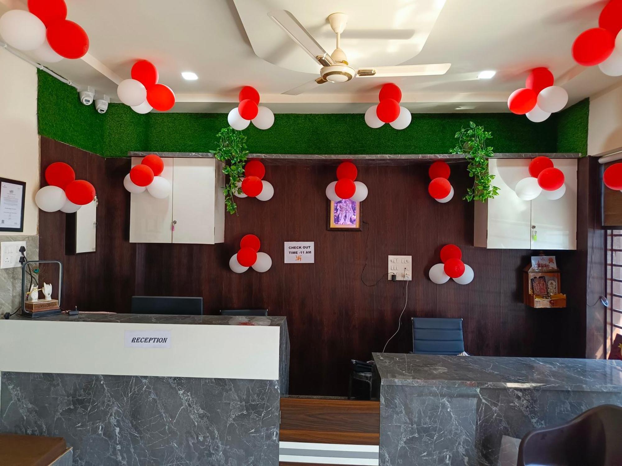 Shri Girraj Residency Hotel Mathura Buitenkant foto